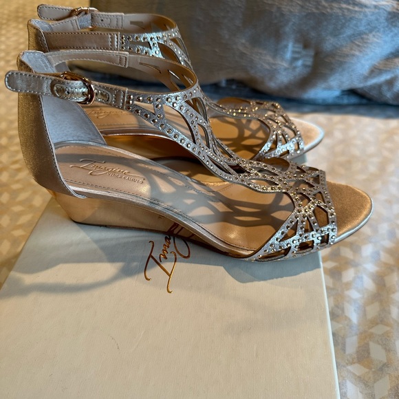 Gold wedge sandals - Picture 4 of 4